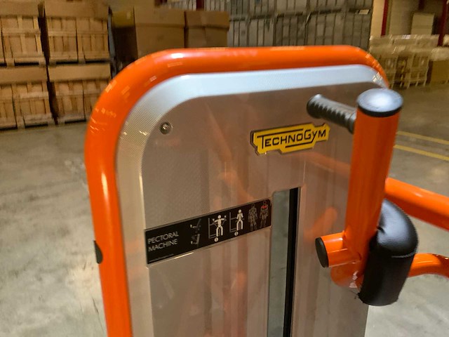 Technogym element pectoral krachtstation - afbeelding 2 van  5