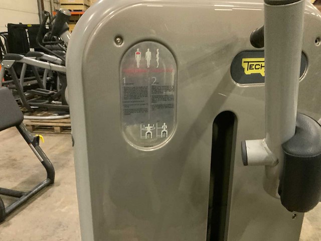 Technogym element pectoral machine krachtstation - afbeelding 3 van  5