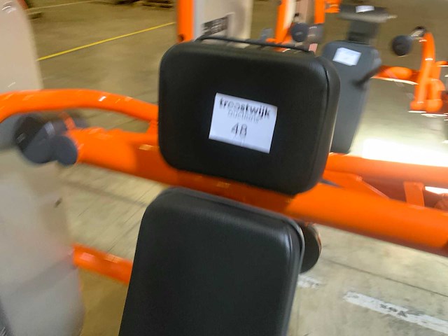 Technogym element shoulder press krachtstation - afbeelding 2 van  6