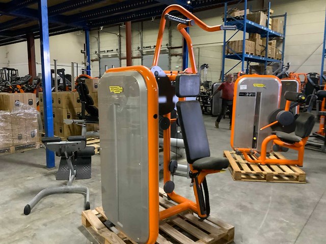 Technogym element vertical traction krachtstation - afbeelding 5 van  5