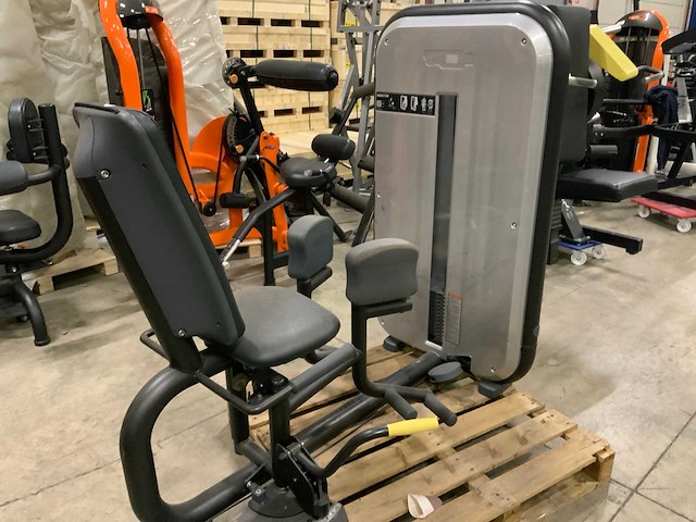 Technogym element vertical traction krachtstation - afbeelding 1 van  4