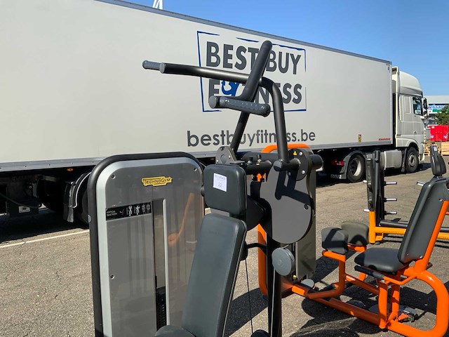 Technogym element vertical traction krachtstation - afbeelding 1 van  3
