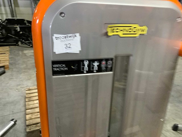 Technogym element vertical traction krachtstation - afbeelding 4 van  5