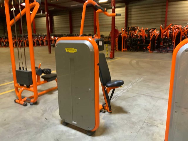 Technogym element vertical traction krachtstation - afbeelding 5 van  7