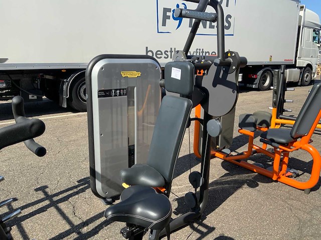 Technogym element vertical traction krachtstation - afbeelding 1 van  5