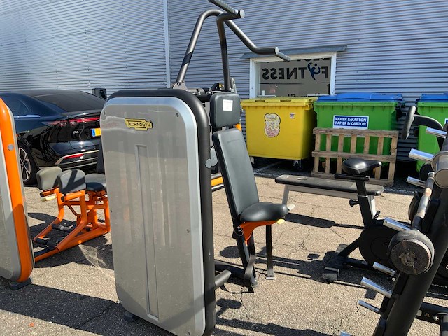 Technogym element vertical traction krachtstation - afbeelding 5 van  5
