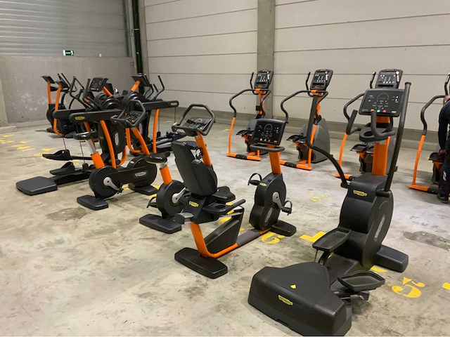 Technogym excite 1x crossover;1x recline;2x new bike 1x vario 5 cardio machines overige cardiotoestellen - afbeelding 1 van  3