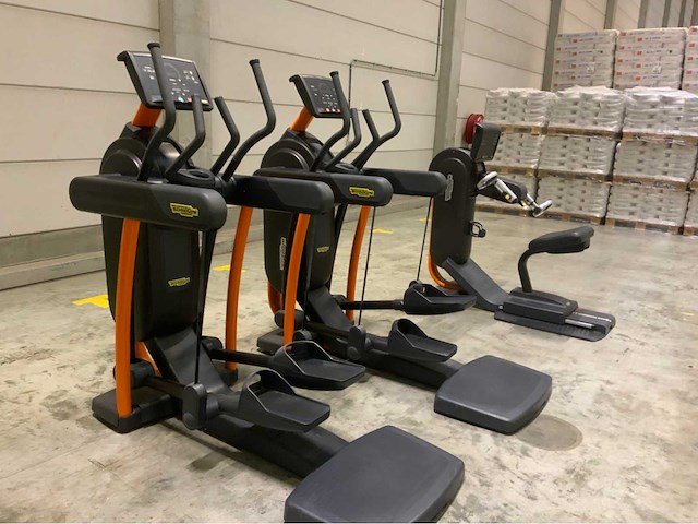 Technogym excite 2x crossover;2xvario1x top 5 units cardio overige cardiotoestellen - afbeelding 4 van  6