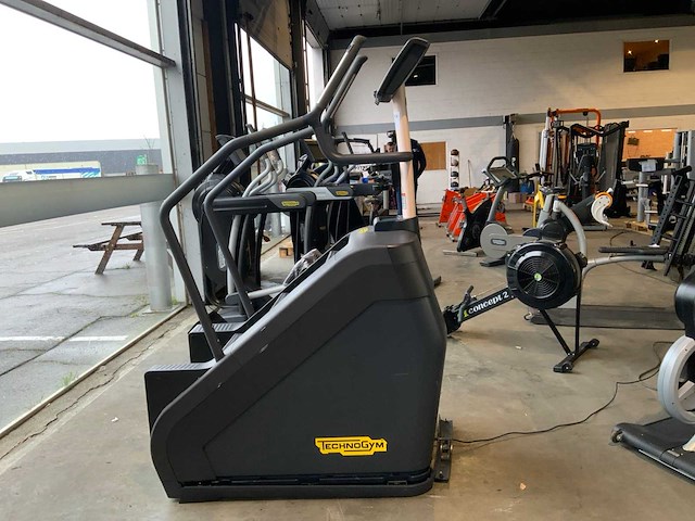 Technogym excite+ climbmill 1000 led crosstrainer - afbeelding 1 van  6