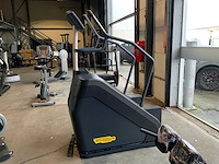 Technogym excite+ climbmill 1000 led crosstrainer - afbeelding 2 van  6