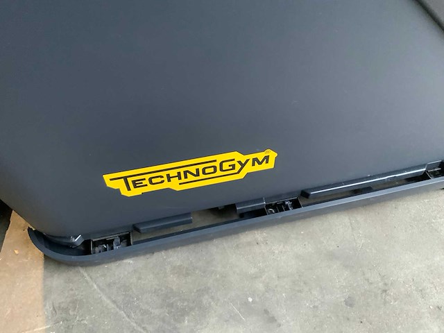 Technogym excite+ climbmill 1000 led crosstrainer - afbeelding 3 van  6