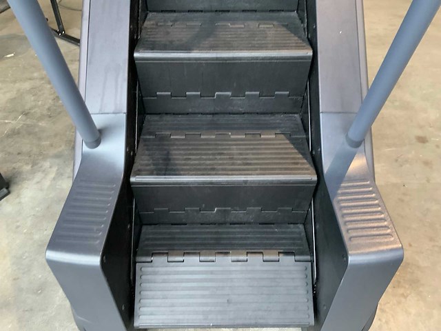 Technogym excite+ climbmill 1000 led crosstrainer - afbeelding 6 van  6