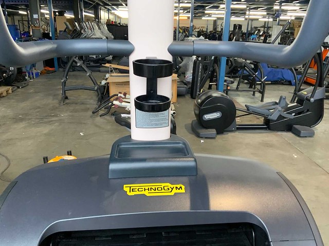 Technogym excite+ climbmill 1000 led crosstrainer - afbeelding 5 van  6