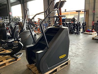 Technogym excite+ climbmill 1000 led stepper - afbeelding 1 van  7