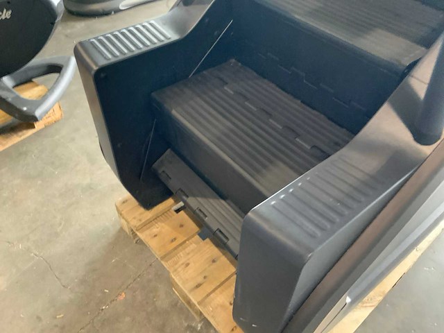 Technogym excite+ climbmill 1000 led stepper - afbeelding 3 van  7