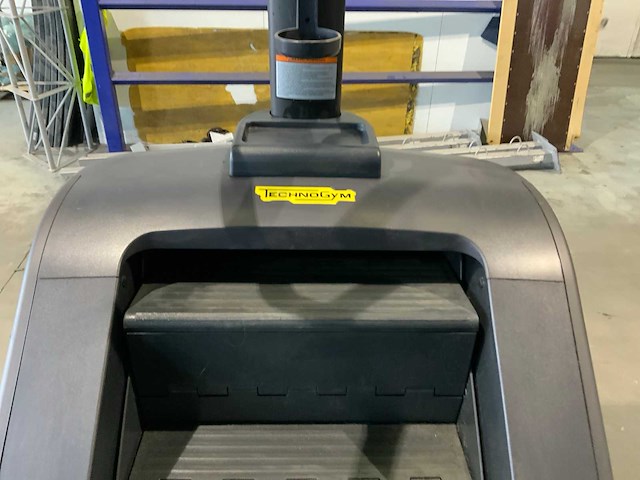 Technogym excite+ climbmill 700 led crosstrainer - afbeelding 4 van  8