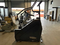 Technogym excite+ climbmill 700 led crosstrainer - afbeelding 8 van  8