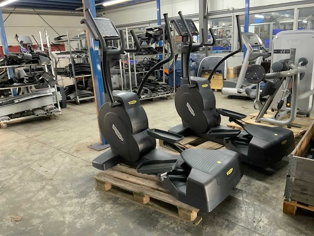 Technogym excite crossover 500 led crosstrainer - afbeelding 1 van  4