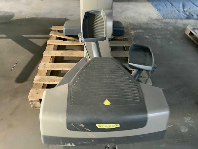 Technogym excite crossover 500 led crosstrainer - afbeelding 2 van  5