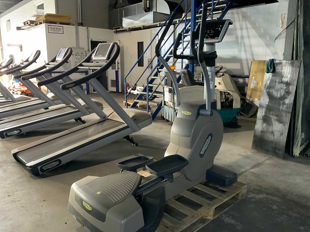 Technogym excite crossover 500 led crosstrainer - afbeelding 4 van  5
