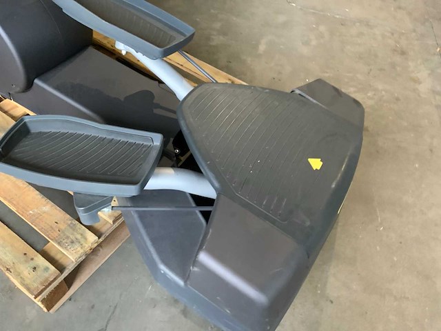 Technogym excite crossover 500 led crosstrainer - afbeelding 2 van  5