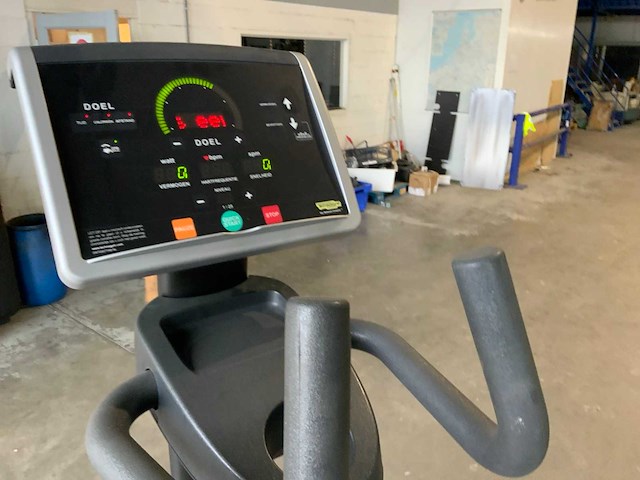 Technogym excite crossover 500 led crosstrainer - afbeelding 3 van  5