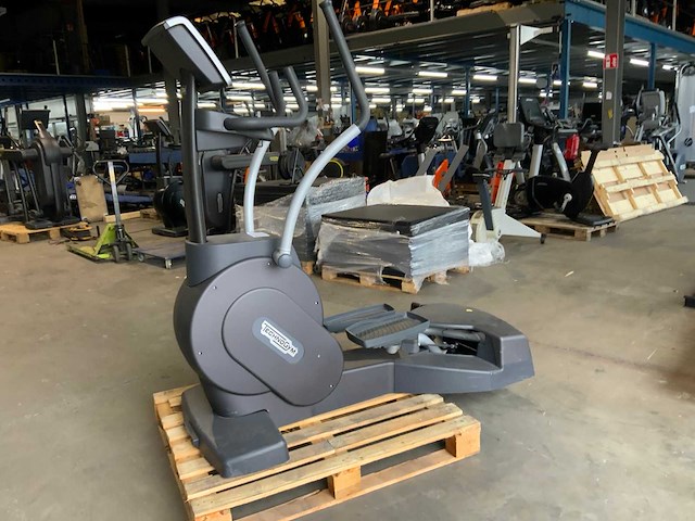 Technogym excite crossover 500 led crosstrainer - afbeelding 4 van  5