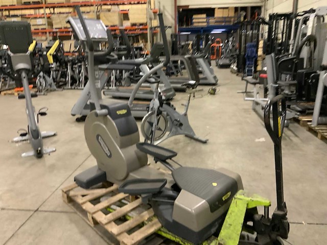 Technogym excite crossover 500 led crosstrainer - afbeelding 1 van  3