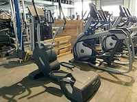 Technogym excite+ crossover 700 led crosstrainer - afbeelding 1 van  4