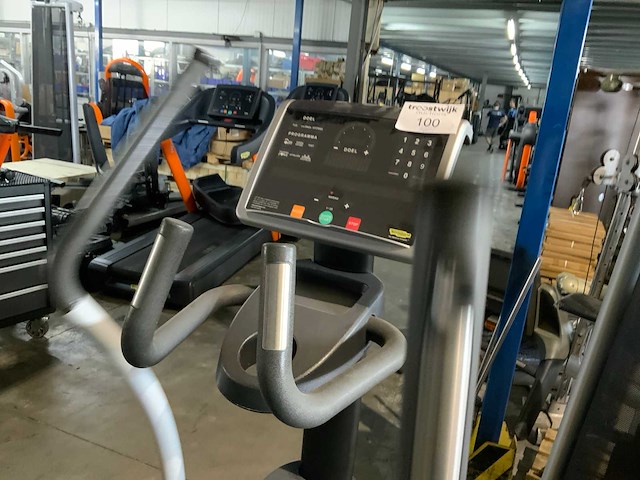 Technogym excite+ crossover 700 led crosstrainer - afbeelding 2 van  4