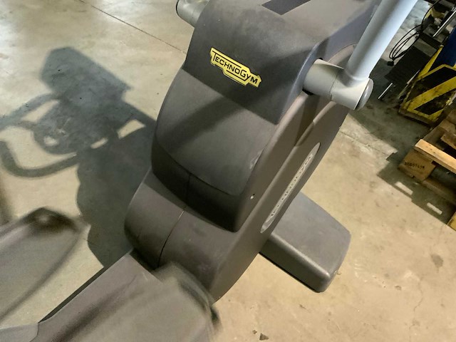 Technogym excite+ crossover 700 led crosstrainer - afbeelding 3 van  4