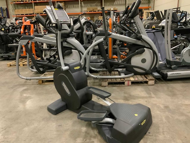 Technogym excite crossover 700led crosstrainer - afbeelding 1 van  5