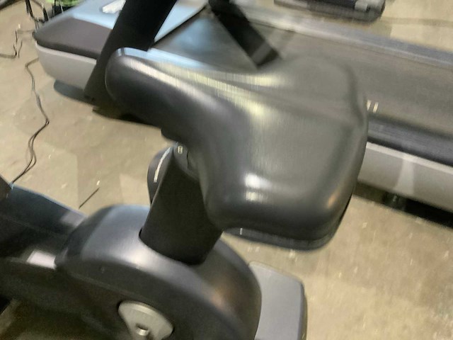 Technogym excite new bike uprightbike home trainer - afbeelding 3 van  5