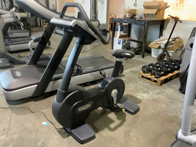 Technogym excite new bike uprightbike home trainer - afbeelding 4 van  5