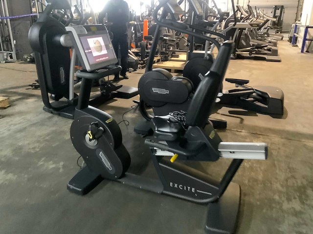 Technogym excite new recline visioweb home trainer - afbeelding 1 van  5