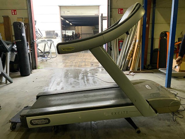 Technogym excite run now 500 led loopband - afbeelding 1 van  7
