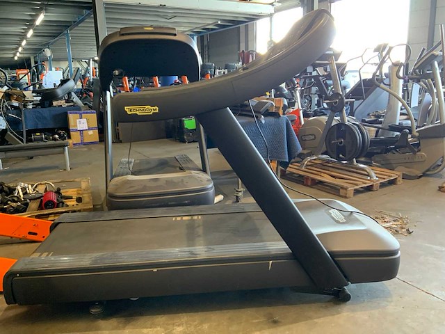 Technogym excite+ run now 500led loopband - afbeelding 1 van  5