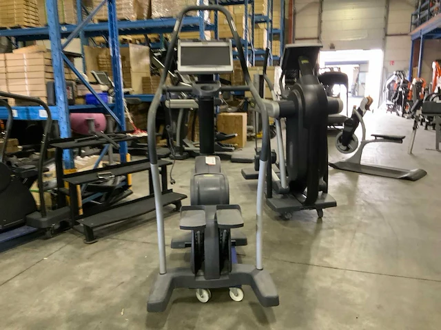 Technogym excite+ step visioweb stepper - afbeelding 4 van  6