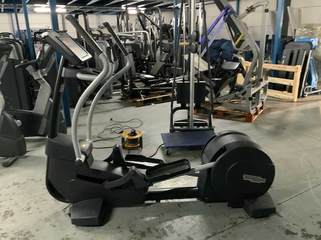 Technogym excite+ synchro 1000 unity 3 live crosstrainer - afbeelding 1 van  7
