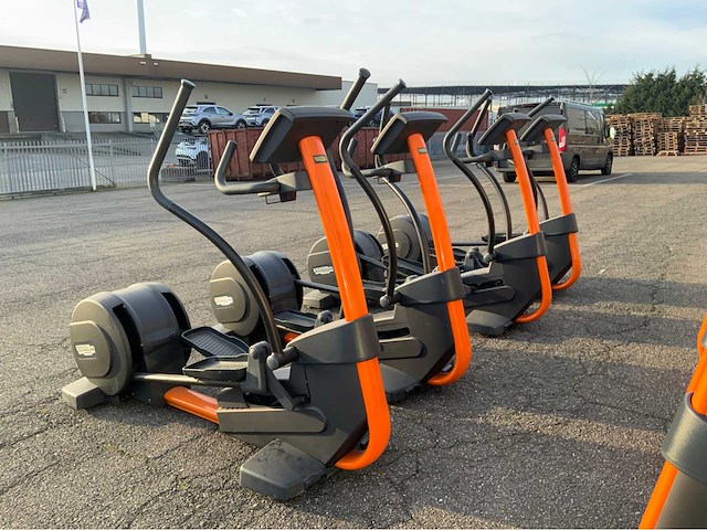 Technogym excite synchro 10x 500 led crosstrainer - afbeelding 4 van  7