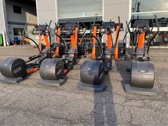 Technogym excite+ synchro 500 led 10x crosstrainer - afbeelding 4 van  6