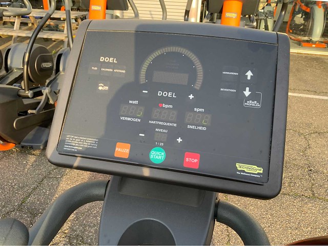 Technogym excite+ synchro 500 led 10x crosstrainer - afbeelding 6 van  6