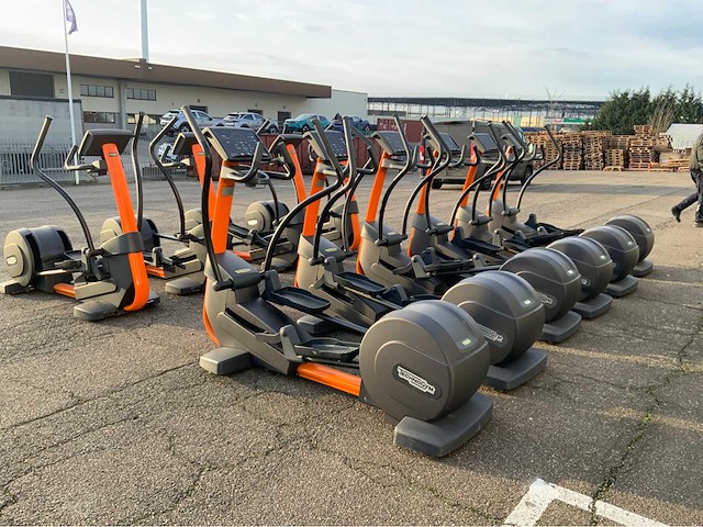 Technogym excite+ synchro 500 led 10x crosstrainer - afbeelding 1 van  3