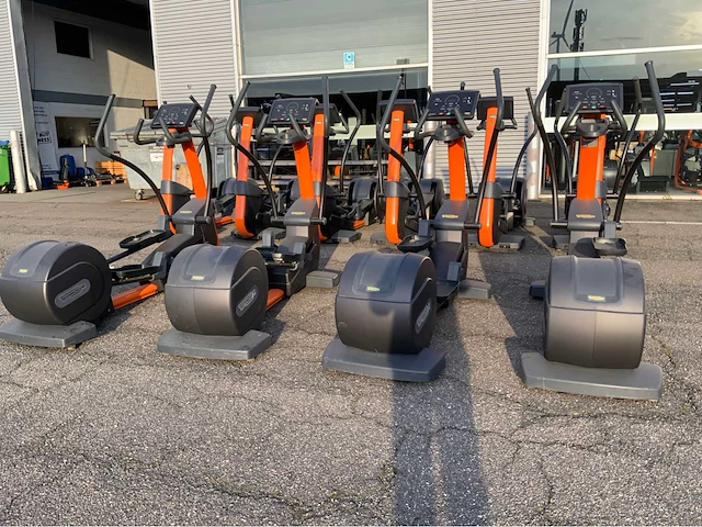 Technogym excite+ synchro 500 led 10x crosstrainer - afbeelding 4 van  6
