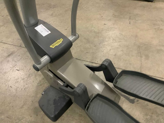 Technogym excite synchro 500 led crosstrainer - afbeelding 4 van  5