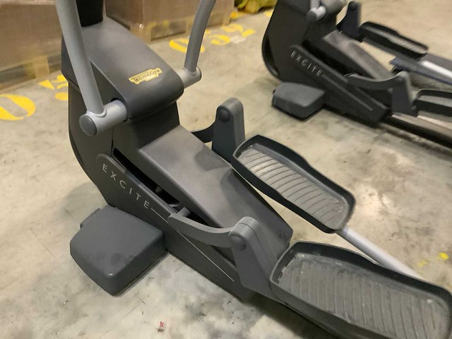 Technogym excite synchro 500 led crosstrainer - afbeelding 2 van  5