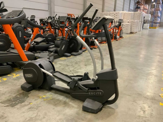 Technogym excite synchro 500 led crosstrainer - afbeelding 4 van  5