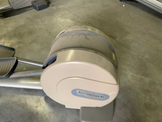 Technogym excite synchro 500 led crosstrainer - afbeelding 2 van  6