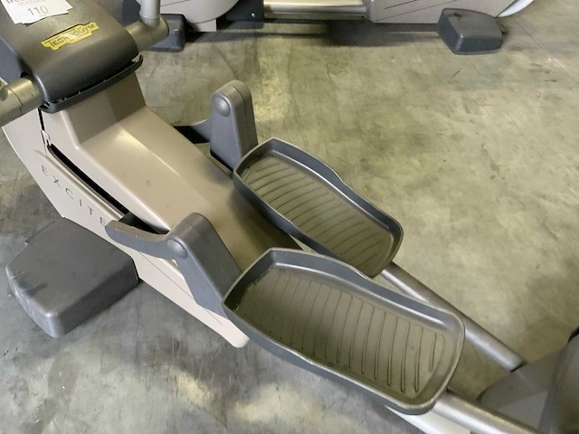 Technogym excite synchro 500 led crosstrainer - afbeelding 3 van  6