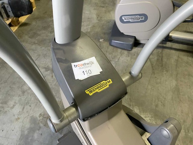 Technogym excite synchro 500 led crosstrainer - afbeelding 4 van  6